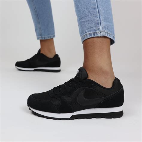 sneaker zwart dames nike of adidas|zwarte nike sneakers dames.